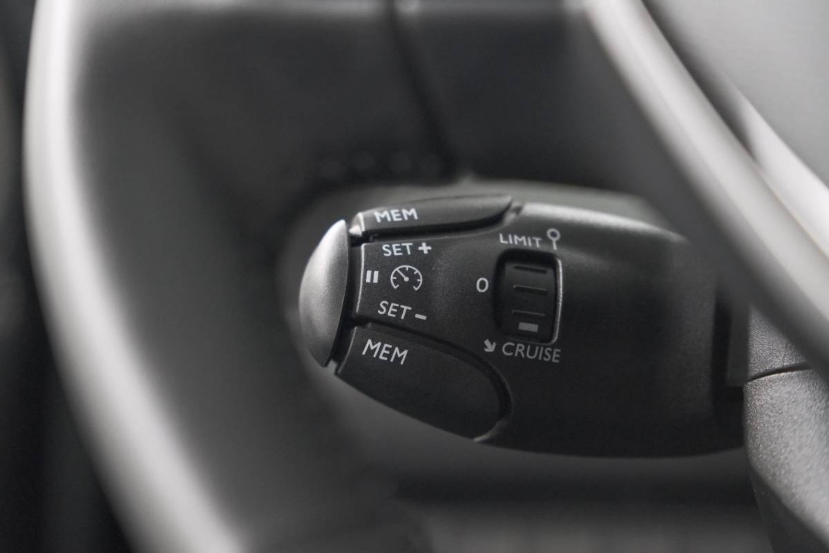 Peugeot 208 Peugeot 208 PureTech 100 Allure | Apple Carplay | Parkeersensoren | Climate Control
