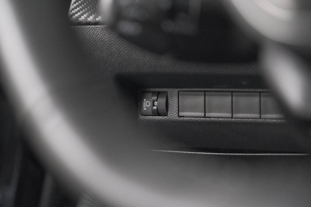 Peugeot 208 Peugeot 208 PureTech 100 Allure | Apple Carplay | Parkeersensoren | Climate Control
