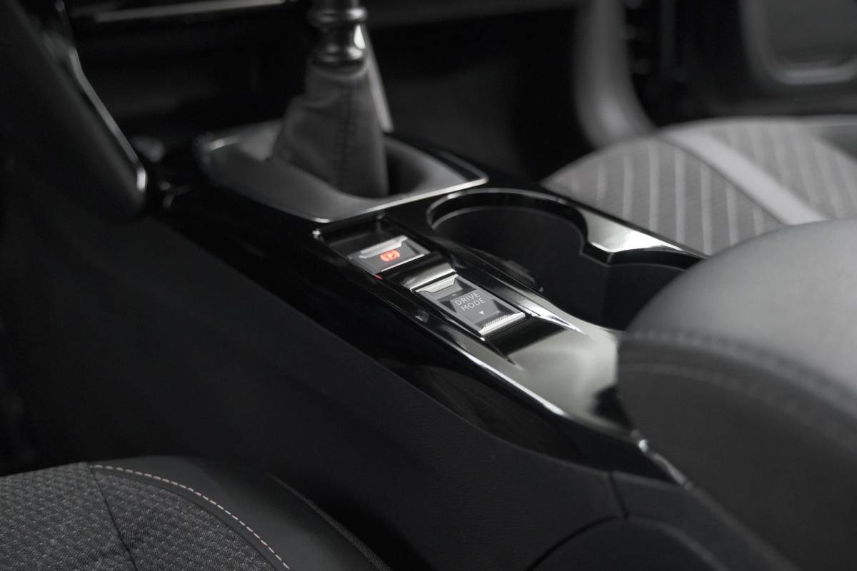Peugeot 208 Peugeot 208 PureTech 100 Allure | Apple Carplay | Parkeersensoren | Climate Control