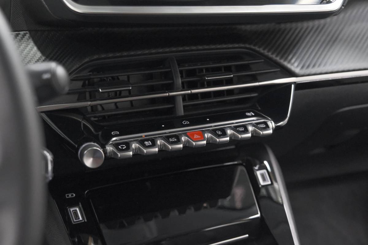 Peugeot 208 Peugeot 208 PureTech 100 Allure | Apple Carplay | Parkeersensoren | Climate Control