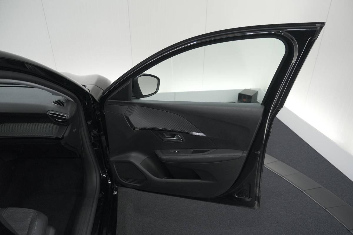 Peugeot 208 Peugeot 208 PureTech 100 Allure | Apple Carplay | Parkeersensoren | Climate Control