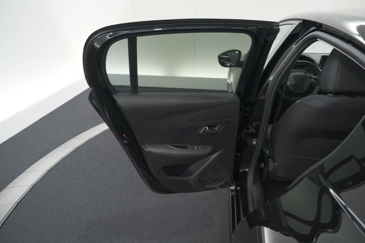 Peugeot 208 Peugeot 208 PureTech 100 Allure | Apple Carplay | Parkeersensoren | Climate Control