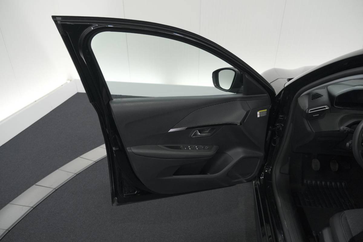 Peugeot 208 Peugeot 208 PureTech 100 Allure | Apple Carplay | Parkeersensoren | Climate Control