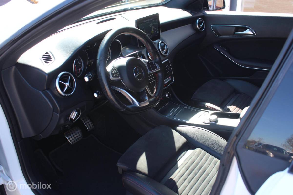 Mercedes-Benz CLA Mercedes CLA-klasse Shooting Brake 180 AMG Pano/Leder/Camera