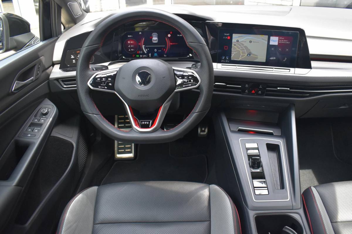 Volkswagen Golf Volkswagen Golf 2.0 TSI GTI Pano Leder ELC Stoelen Cam IQ Zitklima