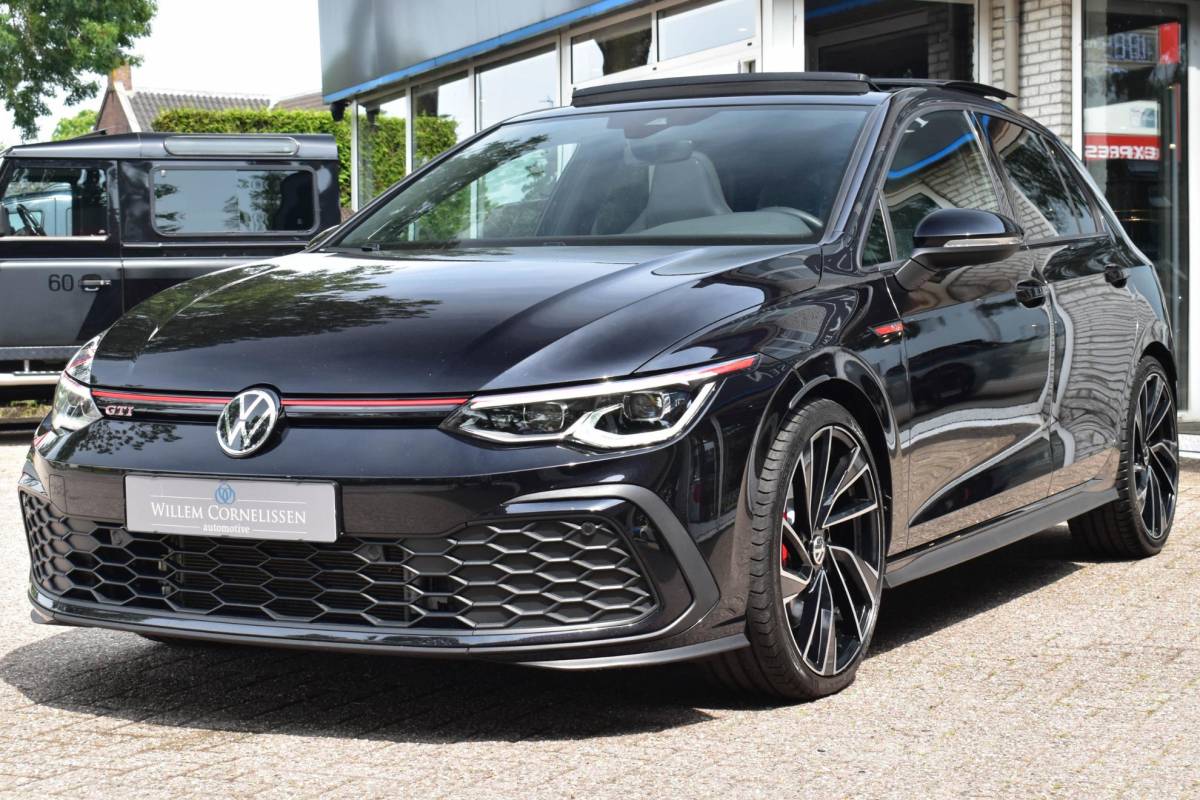 Volkswagen Golf Volkswagen Golf 2.0 TSI GTI Pano Leder ELC Stoelen Cam IQ Zitklima