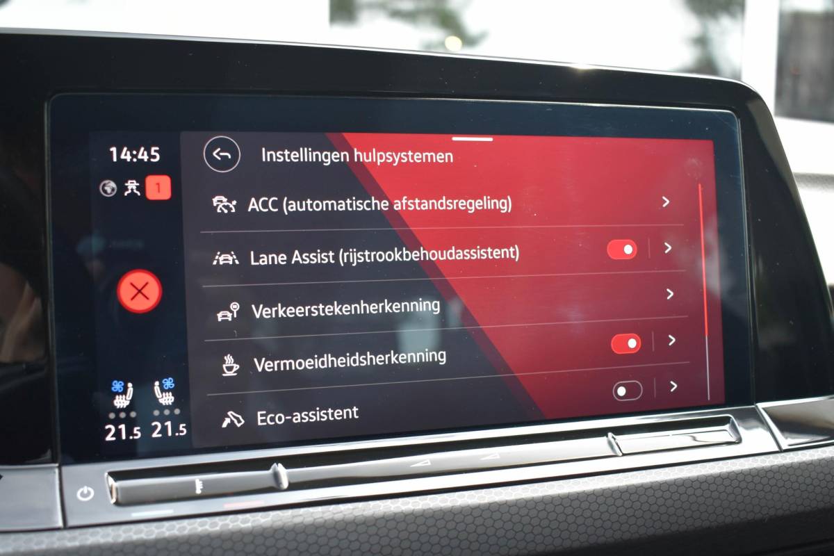 Volkswagen Golf Volkswagen Golf 2.0 TSI GTI Pano Leder ELC Stoelen Cam IQ Zitklima
