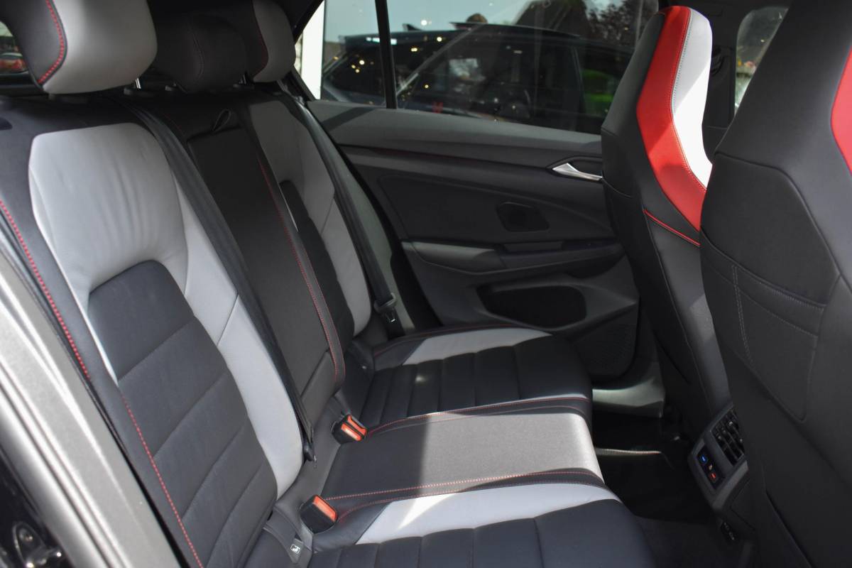 Volkswagen Golf Volkswagen Golf 2.0 TSI GTI Pano Leder ELC Stoelen Cam IQ Zitklima