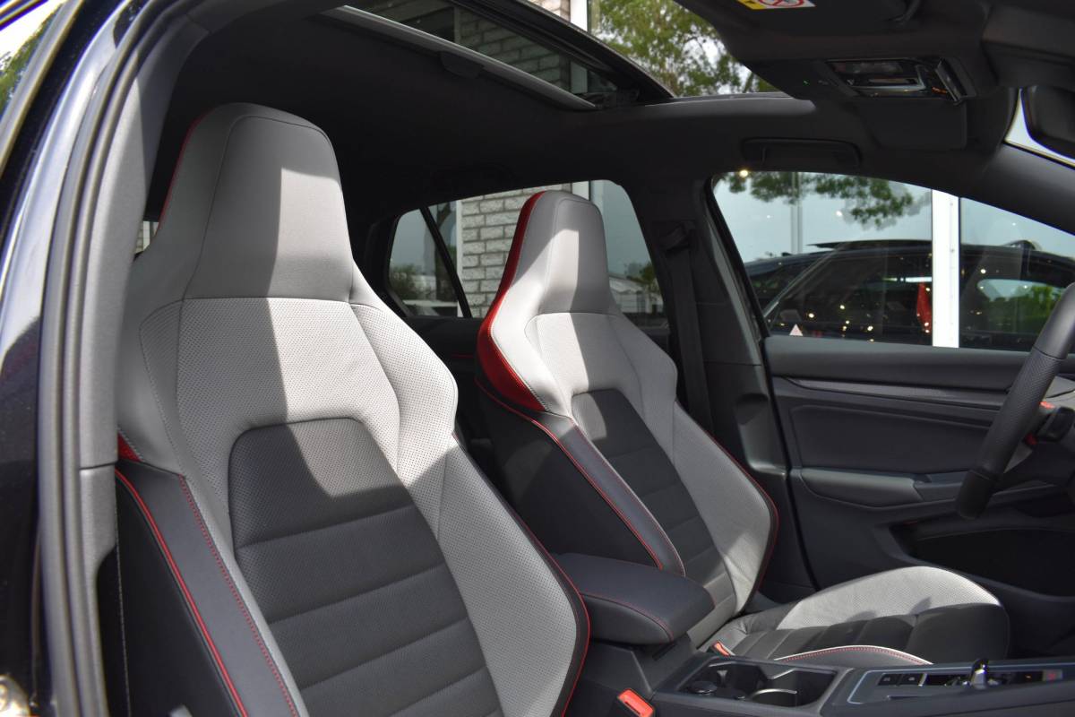 Volkswagen Golf Volkswagen Golf 2.0 TSI GTI Pano Leder ELC Stoelen Cam IQ Zitklima