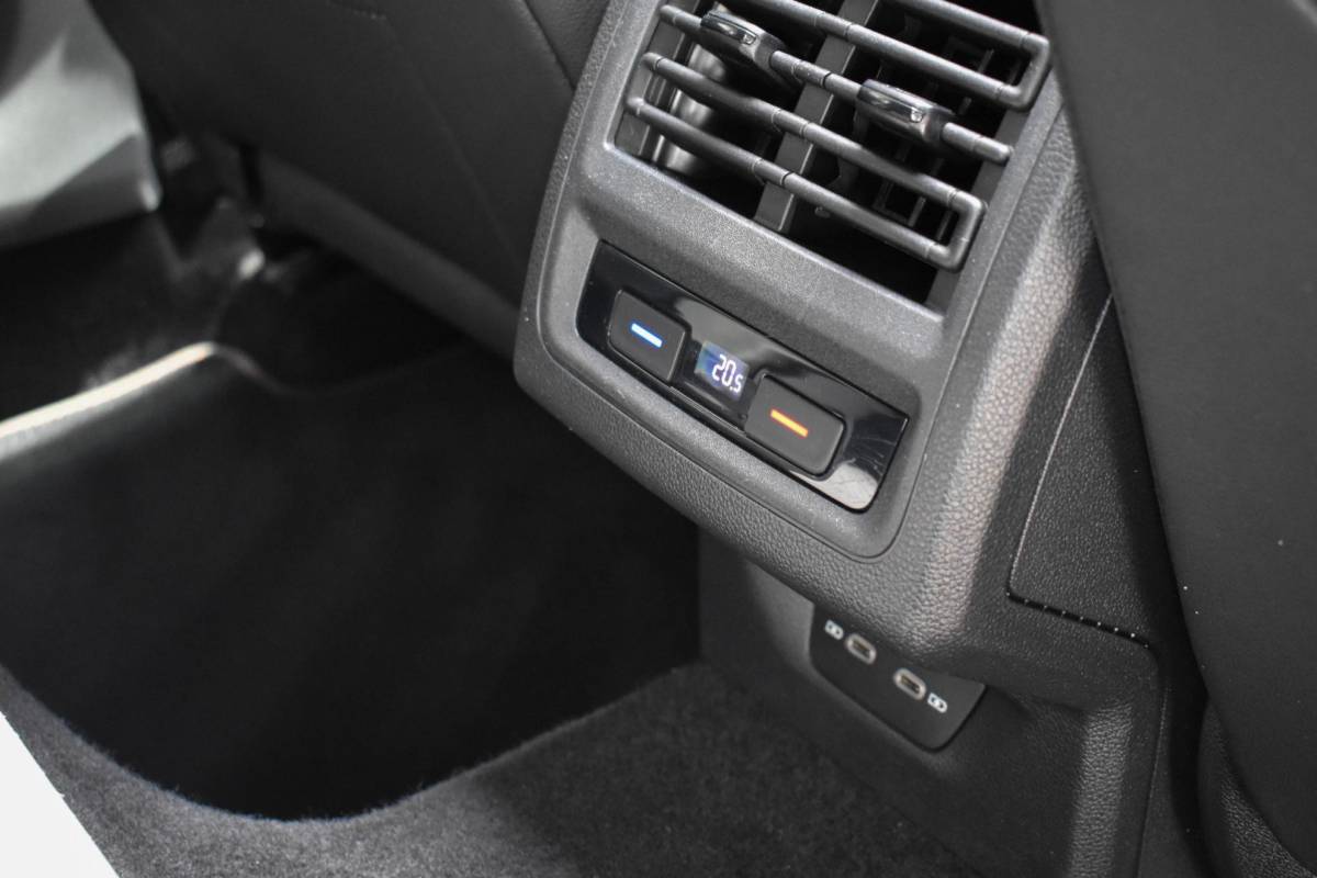Volkswagen Golf Volkswagen Golf 2.0 TSI GTI Pano Leder ELC Stoelen Cam IQ Zitklima