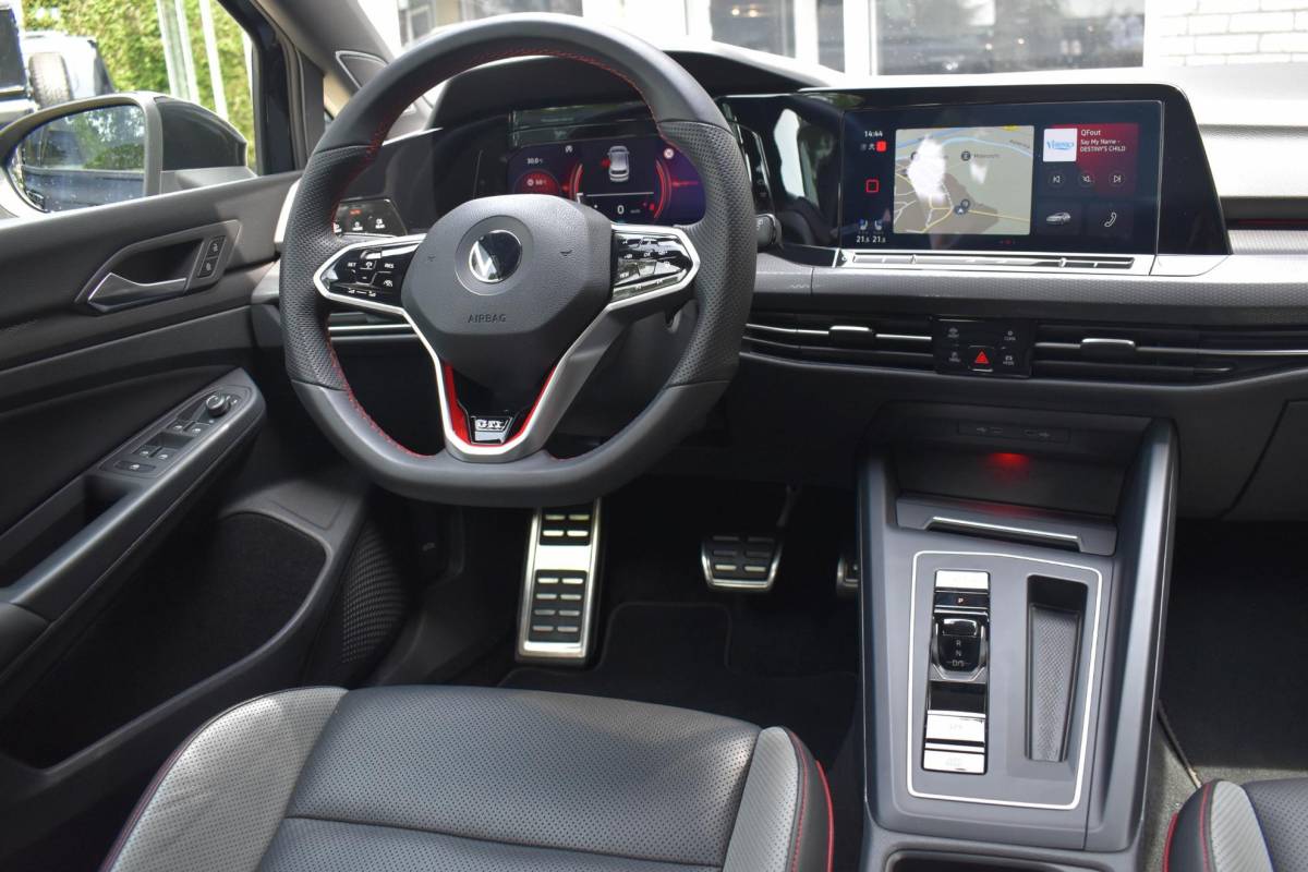 Volkswagen Golf Volkswagen Golf 2.0 TSI GTI Pano Leder ELC Stoelen Cam IQ Zitklima