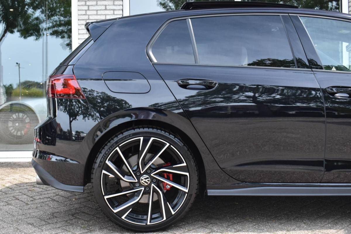Volkswagen Golf Volkswagen Golf 2.0 TSI GTI Pano Leder ELC Stoelen Cam IQ Zitklima