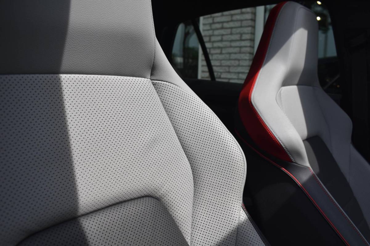 Volkswagen Golf Volkswagen Golf 2.0 TSI GTI Pano Leder ELC Stoelen Cam IQ Zitklima