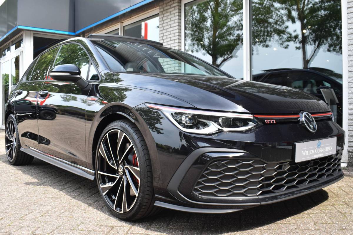 Volkswagen Golf Volkswagen Golf 2.0 TSI GTI Pano Leder ELC Stoelen Cam IQ Zitklima