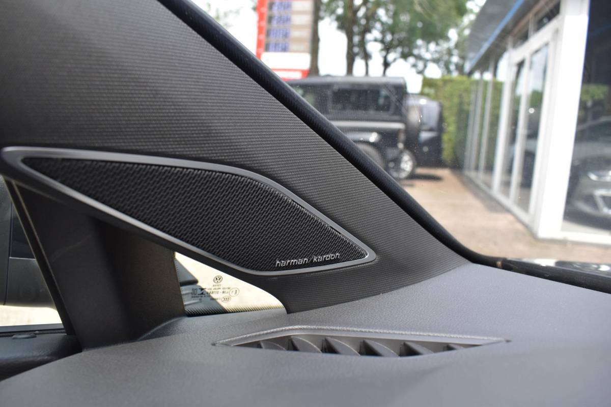 Volkswagen Golf Volkswagen Golf 2.0 TSI GTI Pano Leder ELC Stoelen Cam IQ Zitklima