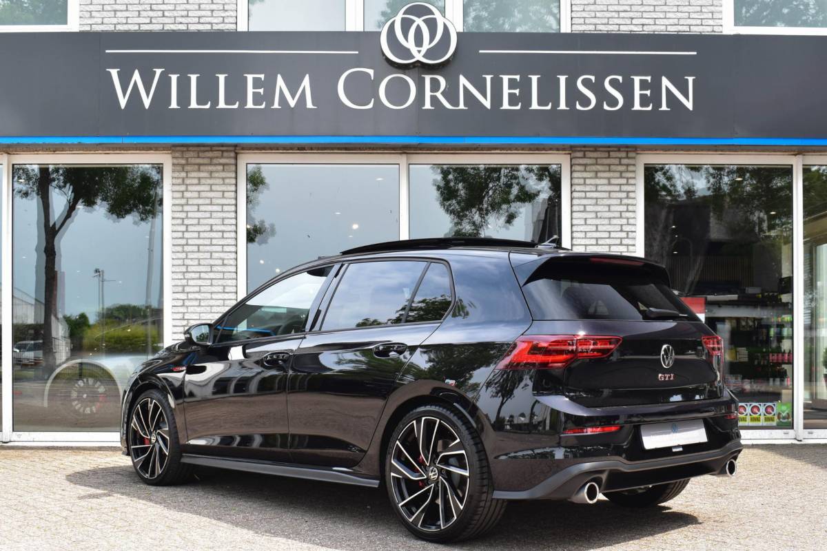 Volkswagen Golf Volkswagen Golf 2.0 TSI GTI Pano Leder ELC Stoelen Cam IQ Zitklima