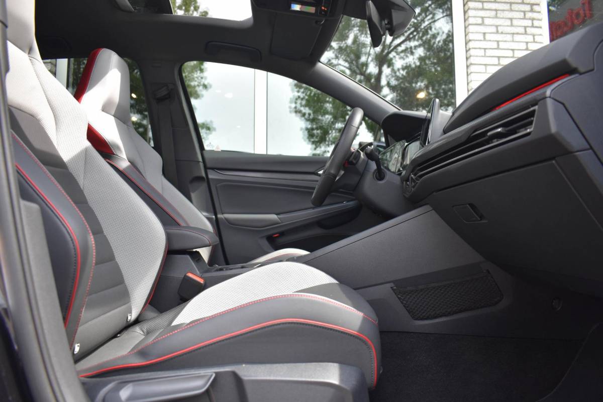 Volkswagen Golf Volkswagen Golf 2.0 TSI GTI Pano Leder ELC Stoelen Cam IQ Zitklima