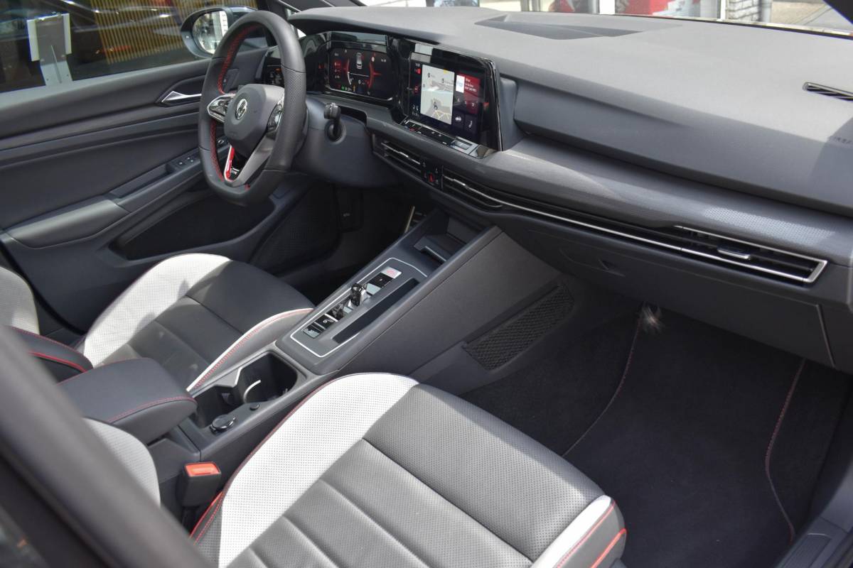 Volkswagen Golf Volkswagen Golf 2.0 TSI GTI Pano Leder ELC Stoelen Cam IQ Zitklima