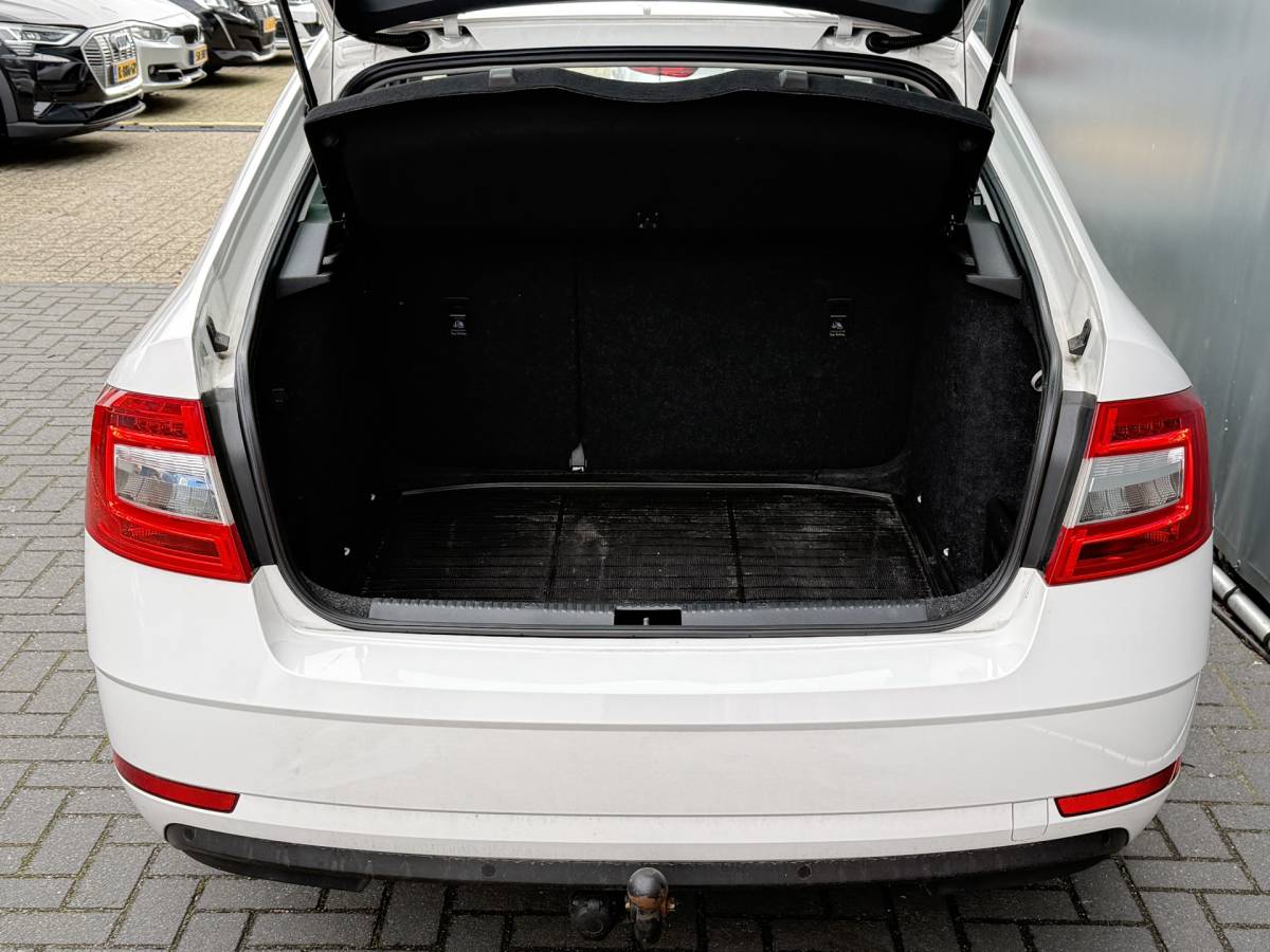 Škoda Octavia ŠKODA Octavia BWJ 2019 1.5 TSI 150 PK Greentech Ambition Business AUTOMAAT | TREKHAAK | PANO | CARPLAY + ANDROID | NAVI | CLIMA | CRUISE | LMV | PDC