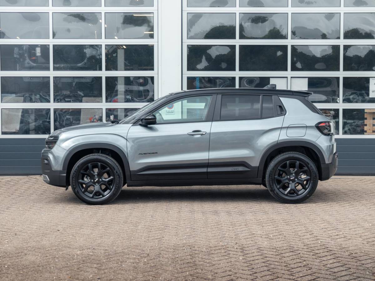 Jeep Avenger Jeep Avenger 1.2 e-Hybrid Black Edition | Infotainment&Conv. Pack | Winter Pack | Bicolore