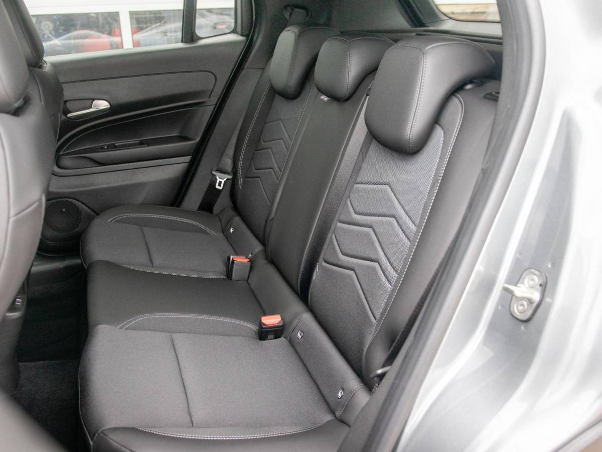 Jeep Avenger Jeep Avenger 1.2 e-Hybrid Black Edition | Infotainment&Conv. Pack | Winter Pack | Bicolore