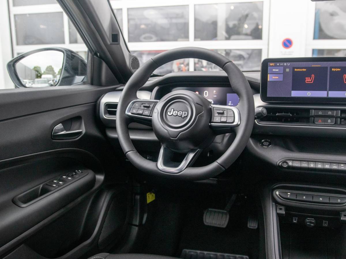 Jeep Avenger Jeep Avenger 1.2 e-Hybrid Black Edition | Infotainment&Conv. Pack | Winter Pack | Bicolore