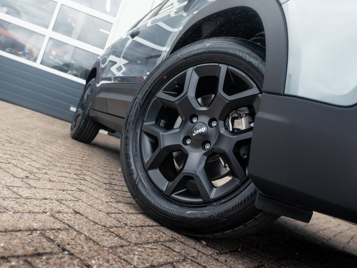 Jeep Avenger Jeep Avenger 1.2 e-Hybrid Black Edition | Infotainment&Conv. Pack | Winter Pack | Bicolore