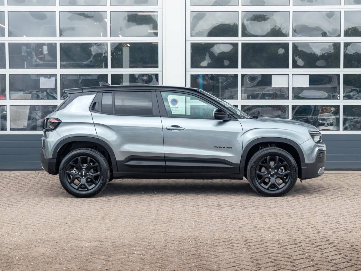 Jeep Avenger Jeep Avenger 1.2 e-Hybrid Black Edition | Infotainment&Conv. Pack | Winter Pack | Bicolore