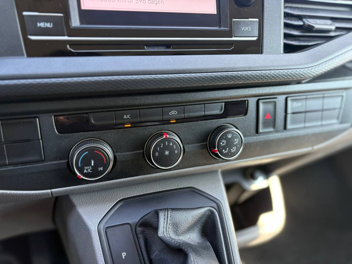 Volkswagen Transporter Volkswagen TRANSPORTER 2.0 TDI L2H1 150PK!|DSG Automaat|cruise control|airco|achteruitrijcamera|apple carplay|drie zitplaatsen