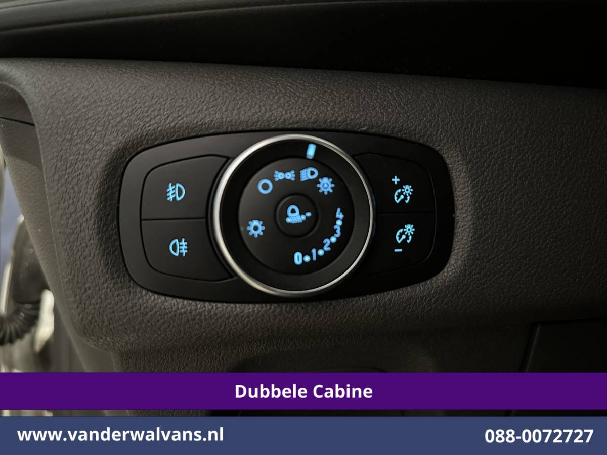 Ford Transit Custom Ford Transit Custom 2.0 TDCI 131pk Automaat L2H1 Dubbele Cabine Euro6 Airco | 6-Zits | Camera | Navigatie | Apple Carplay Android Auto, Xenon, Cruisecontrol, Stoelverwarming, Verwarmde voorruit, Parkeersensoren, Achterklep
