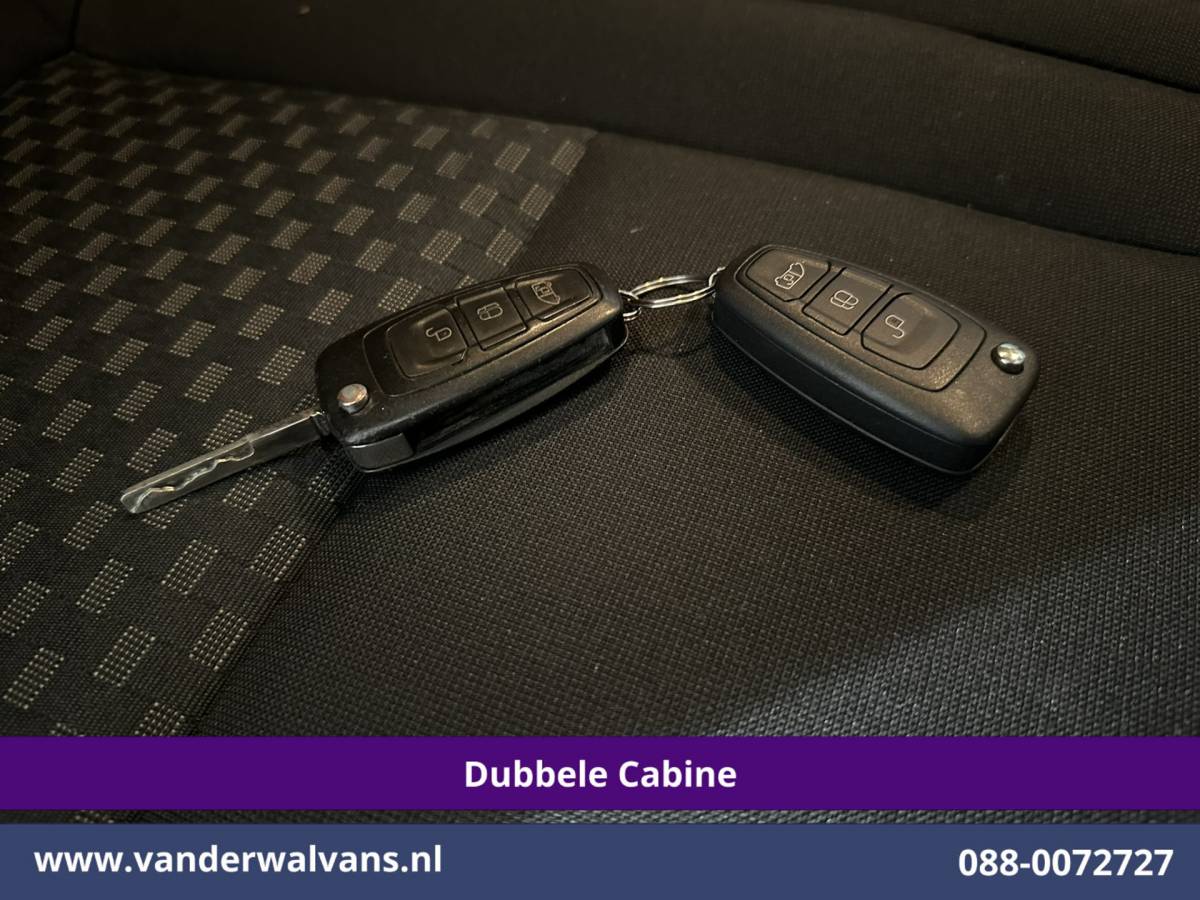 Ford Transit Custom Ford Transit Custom 2.0 TDCI 131pk Automaat L2H1 Dubbele Cabine Euro6 Airco | 6-Zits | Camera | Navigatie | Apple Carplay Android Auto, Xenon, Cruisecontrol, Stoelverwarming, Verwarmde voorruit, Parkeersensoren, Achterklep