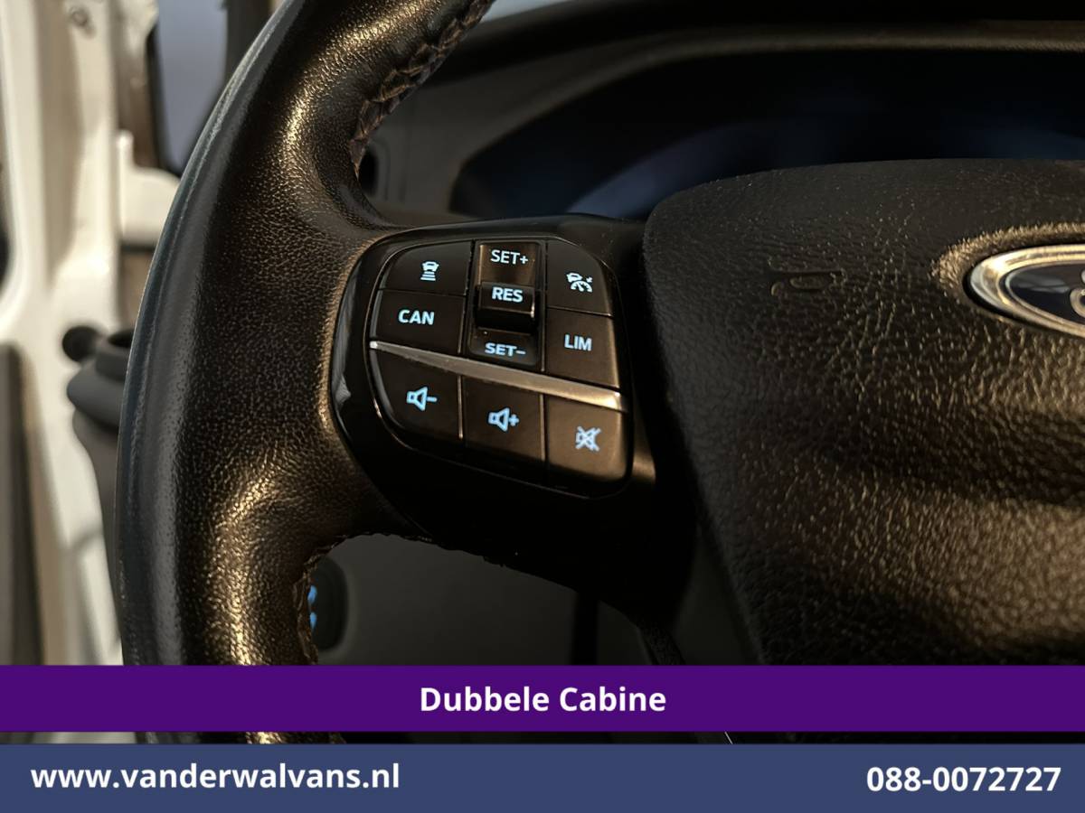 Ford Transit Custom Ford Transit Custom 2.0 TDCI 131pk Automaat L2H1 Dubbele Cabine Euro6 Airco | 6-Zits | Camera | Navigatie | Apple Carplay Android Auto, Xenon, Cruisecontrol, Stoelverwarming, Verwarmde voorruit, Parkeersensoren, Achterklep