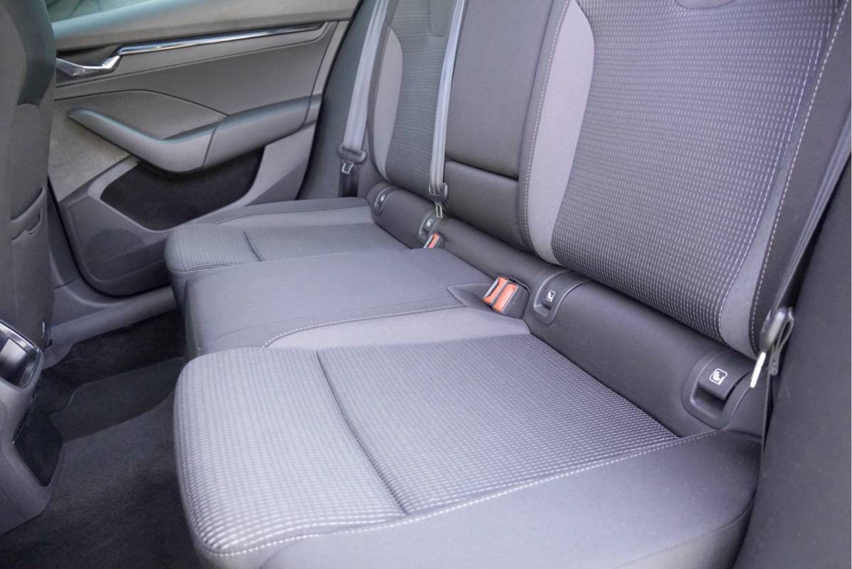 Škoda Octavia ŠKODA Octavia Combi 1.0 TSI Business Edition BJ2021 Lmv 16″ | Led V+A | Dynamische knipperlichten | Pdc | Elek. achterklep | App-Connect | Navi | Dashboard verlichting | Climate control | Cruise control | Extra getint glas
