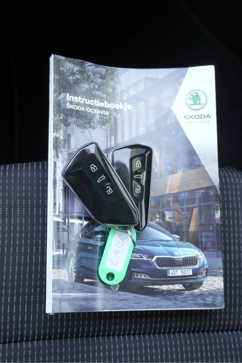 Škoda Octavia ŠKODA Octavia Combi 1.0 TSI Business Edition BJ2021 Lmv 16″ | Led V+A | Dynamische knipperlichten | Pdc | Elek. achterklep | App-Connect | Navi | Dashboard verlichting | Climate control | Cruise control | Extra getint glas