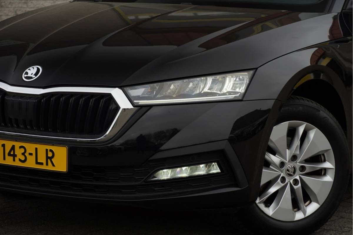 Škoda Octavia ŠKODA Octavia Combi 1.0 TSI Business Edition BJ2021 Lmv 16″ | Led V+A | Dynamische knipperlichten | Pdc | Elek. achterklep | App-Connect | Navi | Dashboard verlichting | Climate control | Cruise control | Extra getint glas