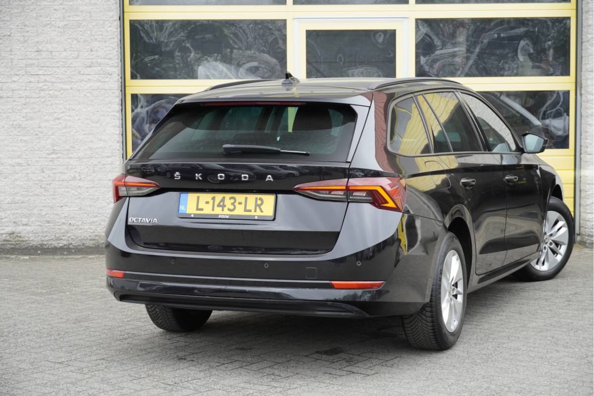 Škoda Octavia ŠKODA Octavia Combi 1.0 TSI Business Edition BJ2021 Lmv 16″ | Led V+A | Dynamische knipperlichten | Pdc | Elek. achterklep | App-Connect | Navi | Dashboard verlichting | Climate control | Cruise control | Extra getint glas