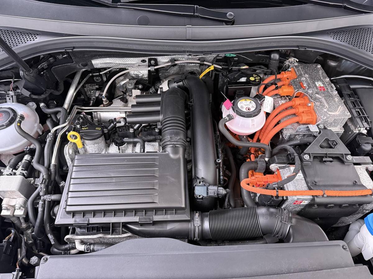 Volkswagen Tiguan Volkswagen Tiguan 1.4 TSI eHybrid PHEV DIRECT LEVERBAAR | RECENT ONDERHOUD UITGEVOERD | 360 CAMERA ZICHT | STOEL- EN STUURWIELVERWARMING | PANORAMADAK | INCLUSIEF 12 MAANDEN BOVAG-GARANTIE