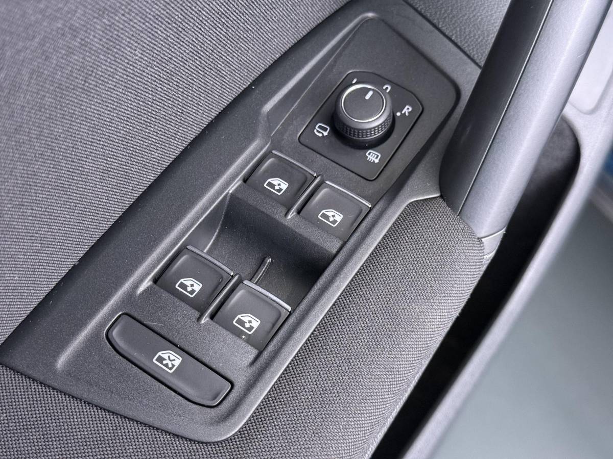 Volkswagen Tiguan Volkswagen Tiguan 1.4 TSI eHybrid PHEV DIRECT LEVERBAAR | RECENT ONDERHOUD UITGEVOERD | 360 CAMERA ZICHT | STOEL- EN STUURWIELVERWARMING | PANORAMADAK | INCLUSIEF 12 MAANDEN BOVAG-GARANTIE