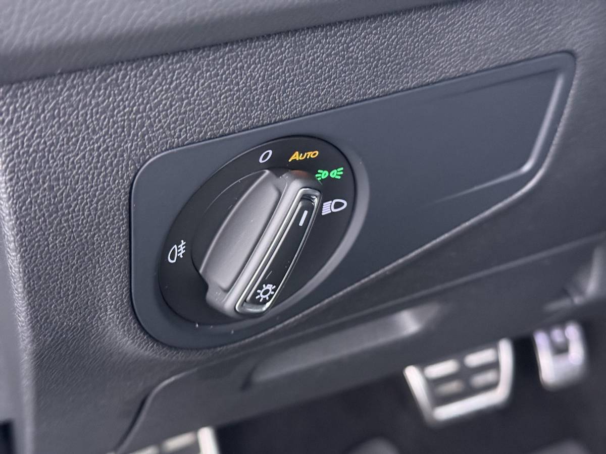 Volkswagen Tiguan Volkswagen Tiguan 1.4 TSI eHybrid PHEV DIRECT LEVERBAAR | RECENT ONDERHOUD UITGEVOERD | 360 CAMERA ZICHT | STOEL- EN STUURWIELVERWARMING | PANORAMADAK | INCLUSIEF 12 MAANDEN BOVAG-GARANTIE