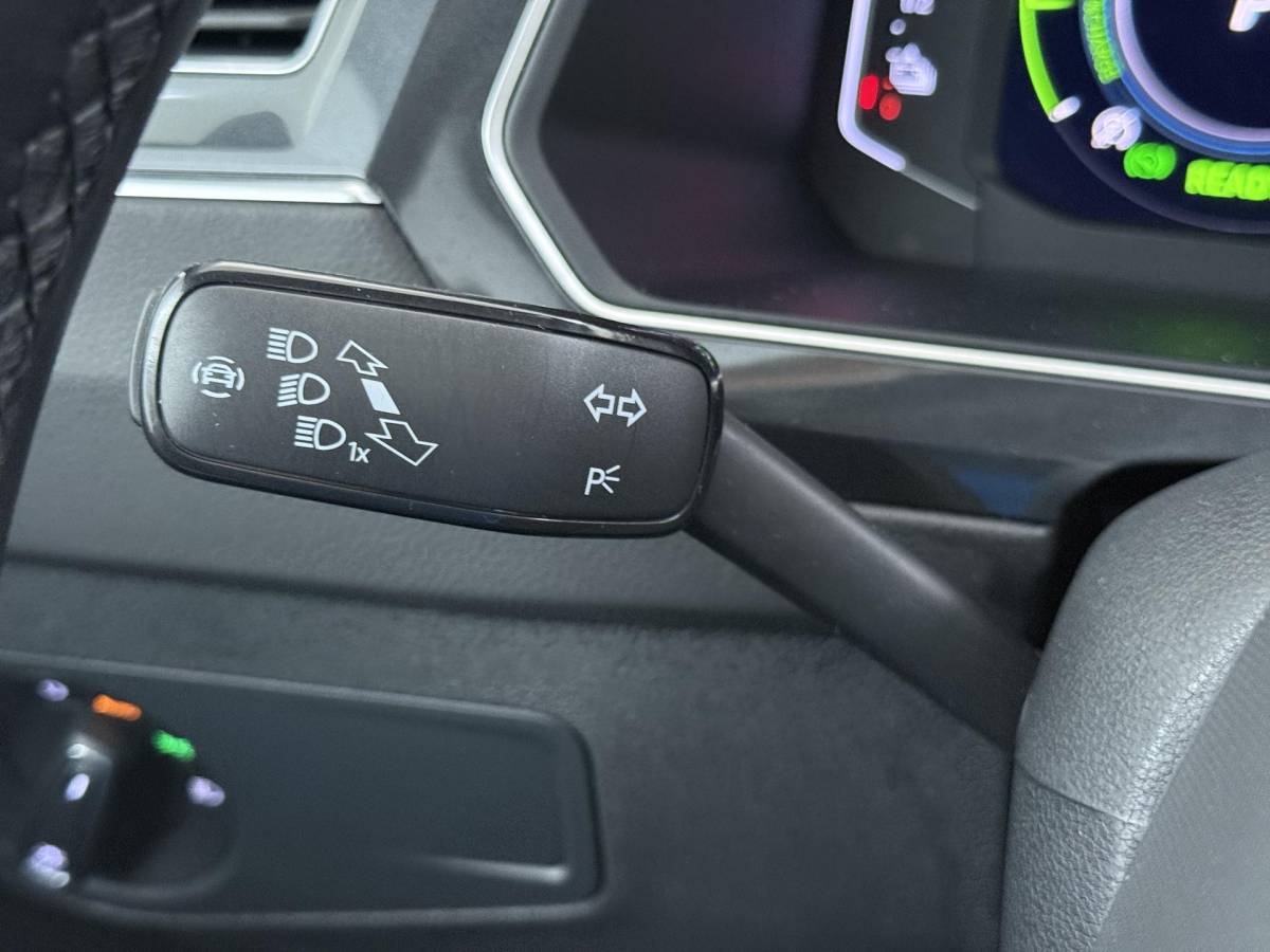 Volkswagen Tiguan Volkswagen Tiguan 1.4 TSI eHybrid PHEV DIRECT LEVERBAAR | RECENT ONDERHOUD UITGEVOERD | 360 CAMERA ZICHT | STOEL- EN STUURWIELVERWARMING | PANORAMADAK | INCLUSIEF 12 MAANDEN BOVAG-GARANTIE