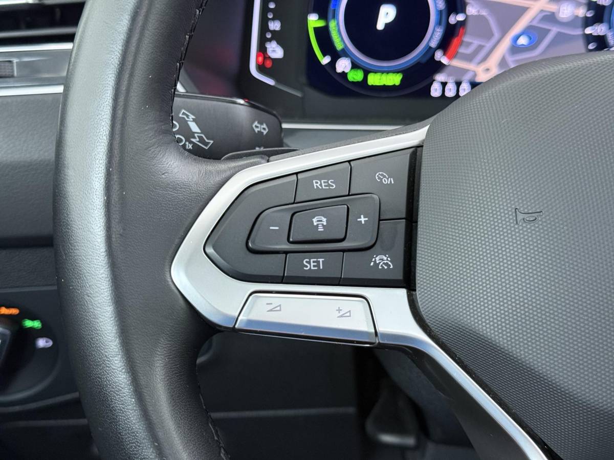 Volkswagen Tiguan Volkswagen Tiguan 1.4 TSI eHybrid PHEV DIRECT LEVERBAAR | RECENT ONDERHOUD UITGEVOERD | 360 CAMERA ZICHT | STOEL- EN STUURWIELVERWARMING | PANORAMADAK | INCLUSIEF 12 MAANDEN BOVAG-GARANTIE