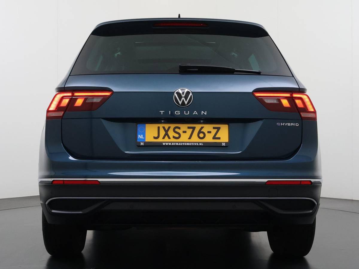 Volkswagen Tiguan Volkswagen Tiguan 1.4 TSI eHybrid PHEV DIRECT LEVERBAAR | RECENT ONDERHOUD UITGEVOERD | 360 CAMERA ZICHT | STOEL- EN STUURWIELVERWARMING | PANORAMADAK | INCLUSIEF 12 MAANDEN BOVAG-GARANTIE