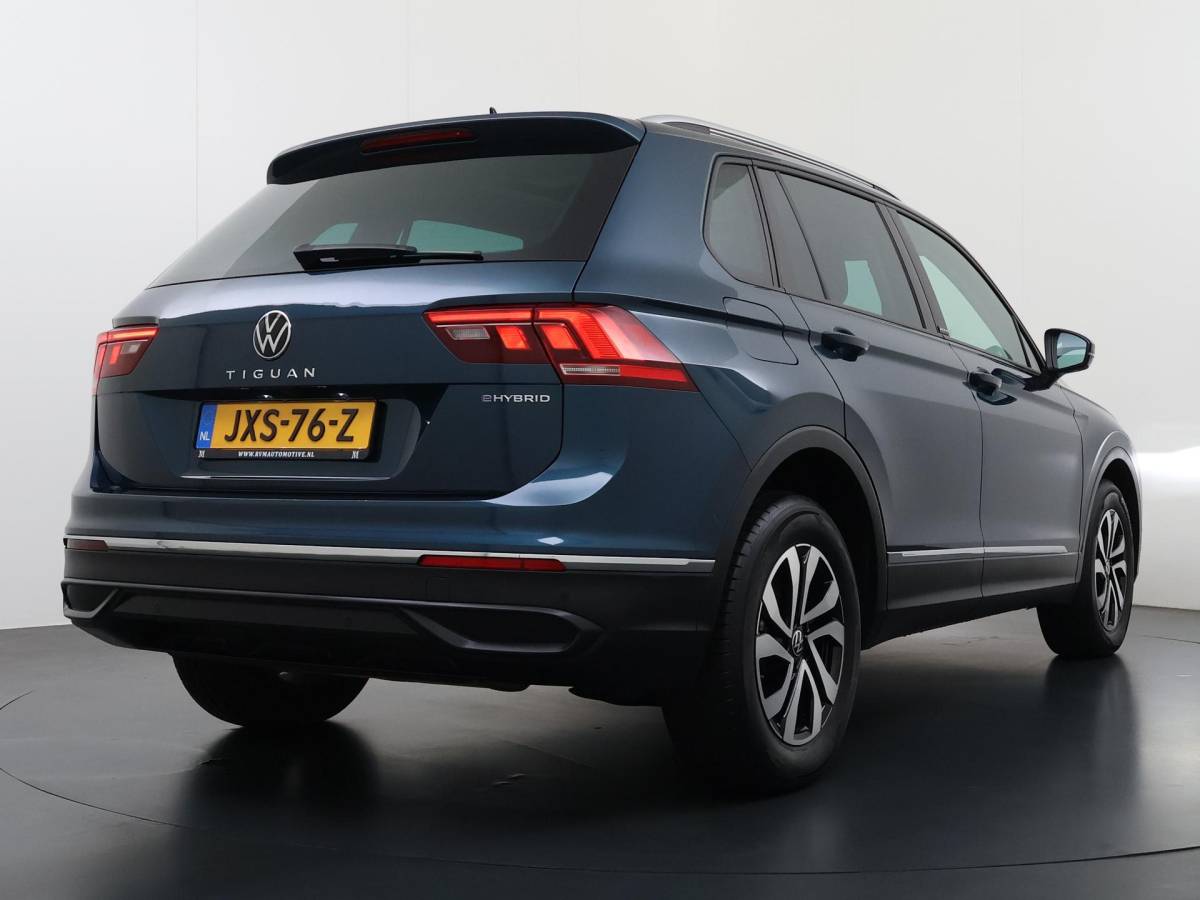 Volkswagen Tiguan Volkswagen Tiguan 1.4 TSI eHybrid PHEV DIRECT LEVERBAAR | RECENT ONDERHOUD UITGEVOERD | 360 CAMERA ZICHT | STOEL- EN STUURWIELVERWARMING | PANORAMADAK | INCLUSIEF 12 MAANDEN BOVAG-GARANTIE