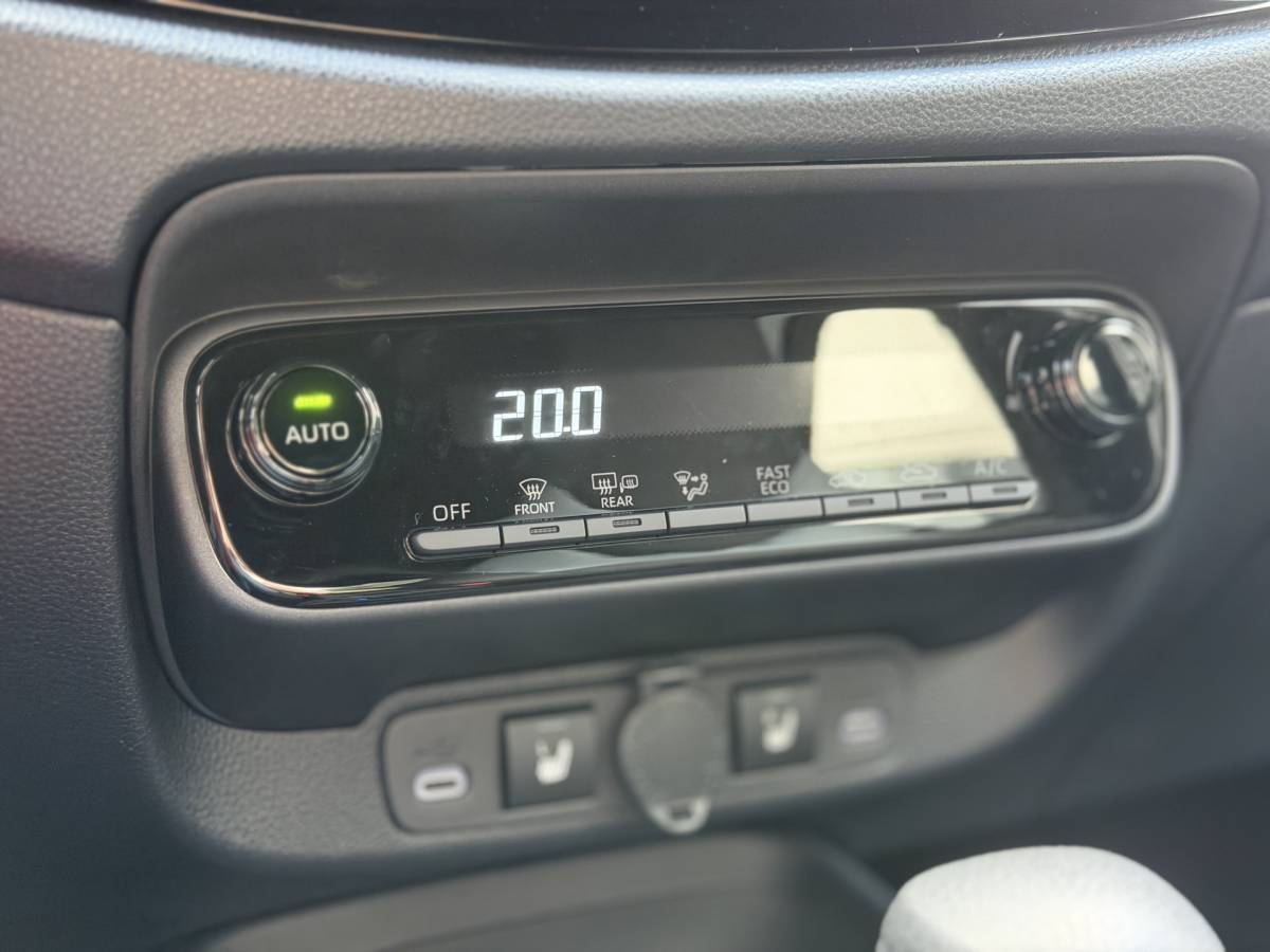 Toyota Aygo Toyota Aygo X Hybrid 115 Play + Go+ Pack Lichtmetalen velgen, Voorstoelen verwarmd, Cruise control, Climate control, Achteruitrijcamera