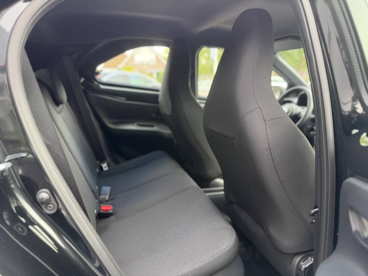 Toyota Aygo Toyota Aygo X Hybrid 115 Play + Go+ Pack Lichtmetalen velgen, Voorstoelen verwarmd, Cruise control, Climate control, Achteruitrijcamera