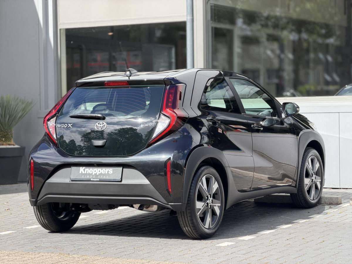 Toyota Aygo Toyota Aygo X Hybrid 115 Play + Go+ Pack Lichtmetalen velgen, Voorstoelen verwarmd, Cruise control, Climate control, Achteruitrijcamera