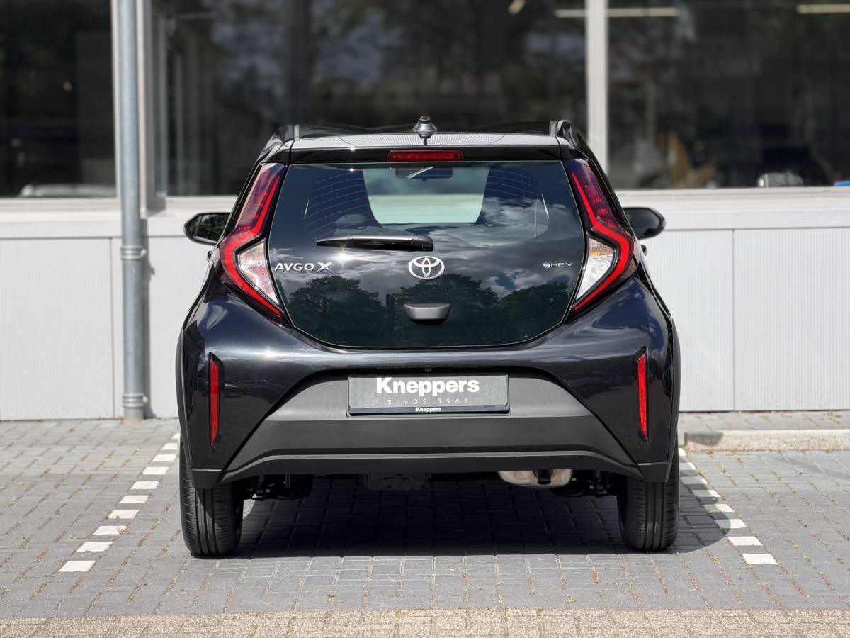 Toyota Aygo Toyota Aygo X Hybrid 115 Play + Go+ Pack Lichtmetalen velgen, Voorstoelen verwarmd, Cruise control, Climate control, Achteruitrijcamera