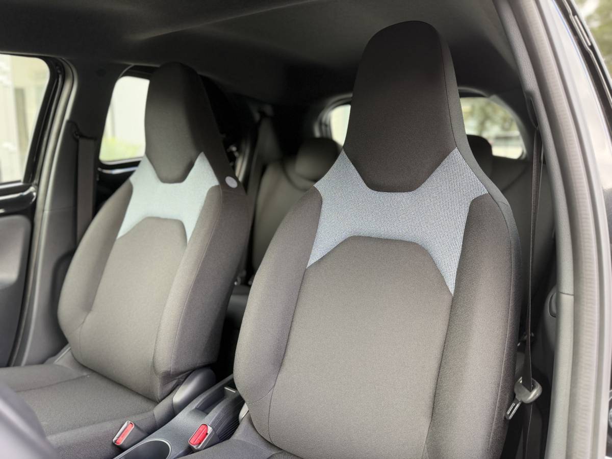 Toyota Aygo Toyota Aygo X Hybrid 115 Play + Go+ Pack Lichtmetalen velgen, Voorstoelen verwarmd, Cruise control, Climate control, Achteruitrijcamera