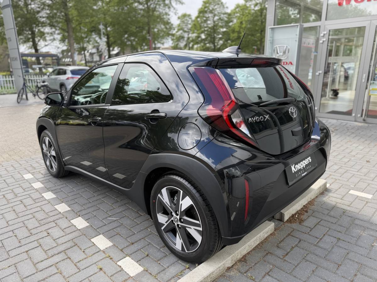 Toyota Aygo Toyota Aygo X Hybrid 115 Play + Go+ Pack Lichtmetalen velgen, Voorstoelen verwarmd, Cruise control, Climate control, Achteruitrijcamera