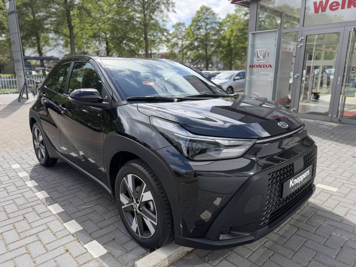 Toyota Aygo Toyota Aygo X Hybrid 115 Play + Go+ Pack Lichtmetalen velgen, Voorstoelen verwarmd, Cruise control, Climate control, Achteruitrijcamera